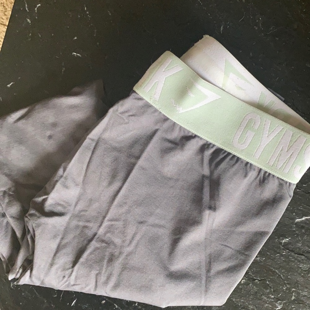 Gym shark leggings size M